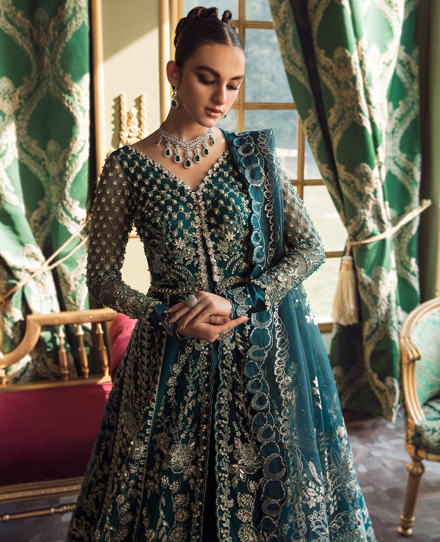 Mesmerizing Elegance: Une Jacinthe Teal Ensemble